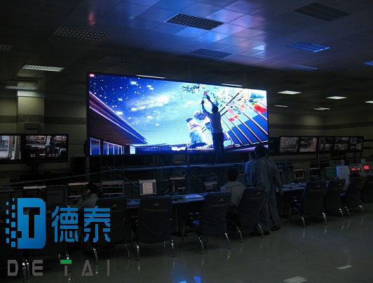 新疆克拉瑪依中石化P4表貼三合一全彩LED顯示屏32平方