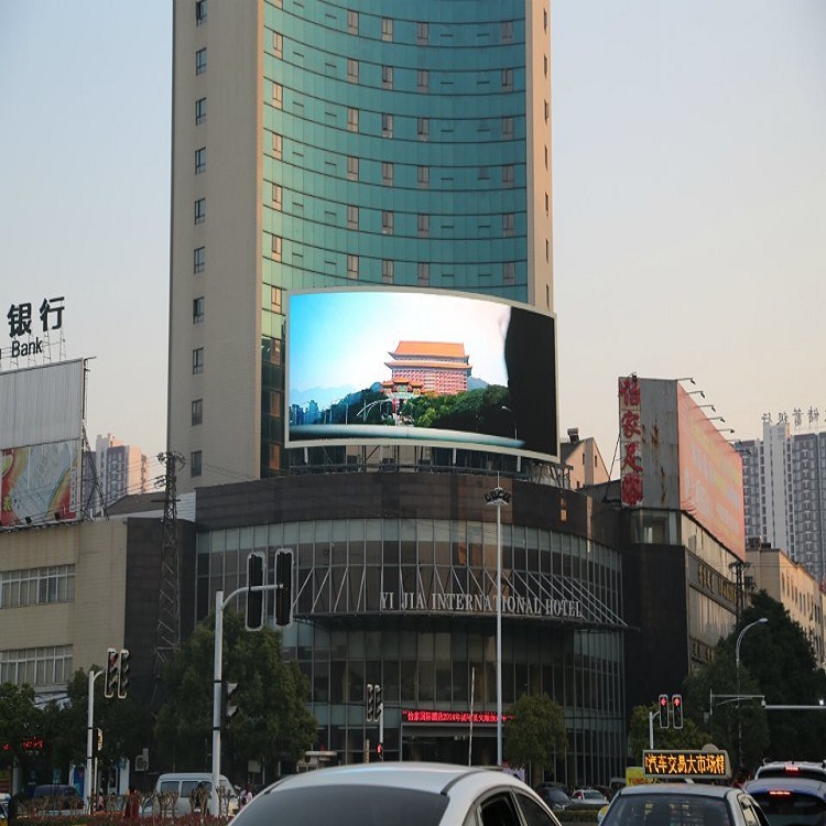 江西省戶外P8弧形全彩顯示屏280平方安裝、調(diào)試完成 。